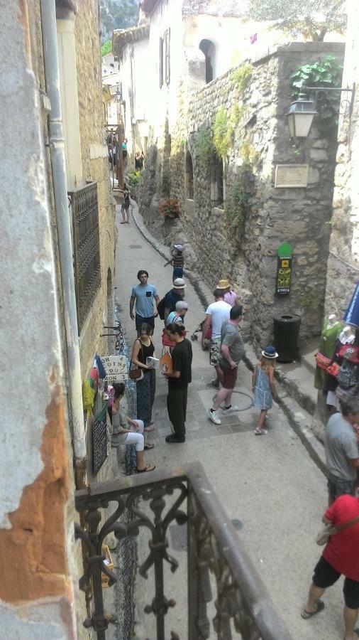 Les Studios De St Guilhem Saint-Guilhem-le-Desert Dış mekan fotoğraf